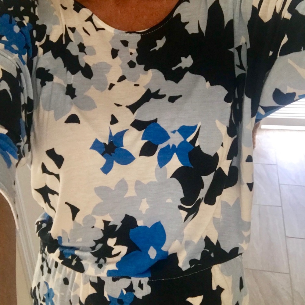 Cold Shoulder Top - Picture 4 of 5